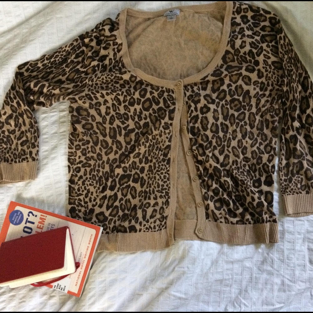 Pin-up look! L/XL leopard print cropped sweater.